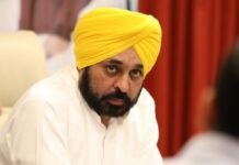 20 ਸਾਲਾਂ ਦੀ ਨੌਕਰੀ ਤੋਂ ਬਾਅਦ ਸਿੱਖਿਆ ਵਿਭਾਗ ਦੇ ਦਫ਼ਤਰੀ ਕਰਮਚਾਰੀਆਂ ਦੀਆਂ ਤਨਖਾਹਾਂ 50000 ਤੋਂ 19000 ਕਰਨ ਦੀ ਤਿਆਰੀ ‘ਚ ਪੰਜਾਬ ਸਰਕਾਰ