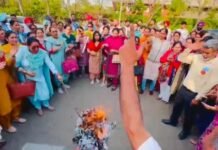 TET ਦੀ ਸ਼ਰਤ ਵਿਰੁੱਧ ਮੋਹਾਲੀ ‘ਚ ਗਰਜੀਆਂ ਮਹਿਲਾ ਅਧਿਆਪਕਾਂ; ਸਿੱਖਿਆ ਮੰਤਰੀ ਦਾ ਪੁਤਲਾ ਫੂਕ ਕੇ ਜਤਾਇਆ ਰੋਸ