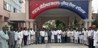 ਕਿਸਾਨ ਆਗੂ ਅਵਤਾਰ ਸਿੰਘ ਮਹਿਮਾ ‘ਤੇ ਦਰਜ ਪਰਚਾ ਰੱਦ ਕਰਵਾਉਣ ਲਈ ਜਥੇਬੰਦੀਆਂ ਦਾ ਵਫਦ ਐੱਸ ਐੱਸ ਪੀ ਫਾਜ਼ਿਲਕਾ ਨੂੰ ਮਿਲਿਆ