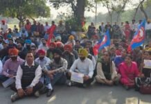 ਟੈੱਟ (TET) ਦੀ ਸ਼ਰਤ ਖ਼ਿਲਾਫ਼ ਅਧਿਆਪਕਾਂ ਦਾ ਹੱਲਾ-ਬੋਲ; ਮੰਤਰੀ ਹਰਭਜਨ ਸਿੰਘ ਈਟੀਓ ਦੀ ਰਿਹਾਇਸ਼ ਦਾ ਘਿਰਾਓ