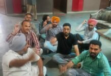 ਅਧਿਆਪਕਾਂ ਦਾ ਹੱਲਾ-ਬੋਲ: 10 ਤਾਰੀਕ ਤੱਕ ਤਨਖ਼ਾਹ ਨਾ ਮਿਲਣ ‘ਤੇ DEO ਦਫ਼ਤਰ ਅੱਗੇ ਜ਼ੋਰਦਾਰ ਨਾਅਰੇਬਾਜ਼ੀ