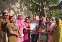 ਆਸ਼ਾ ਅਤੇ ਮਿਡ-ਡੇ-ਮੀਲ ਵਰਕਰਾਂ ਨੇ ਖੋਲ੍ਹਿਆ ਮਾਨ ਸਰਕਾਰ ਖਿਲਾਫ਼ ਮੋਰਚਾ, ਮੰਤਰੀ ਈਟੀਓ ਦੇ ਘਰ ਅੱਗੇ ਕੀਤਾ ਪਿੱਟ ਸਿਆਪਾ