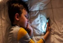 ਬੱਚੇ ਮੋਬਾਈਲਾਂ ਕਾਰਨ ਹੱਥੋਂ ਨਿਕਲੇ! ਪੰਜਾਬ ‘ਚ ਸੋਸ਼ਲ ਮੀਡੀਆ ਦੀ ਵਰਤੋਂ ਲਈ ਬਣਨ ਜਾ ਰਿਹੈ ਨਵਾਂ ਕਾਨੂੰਨ?