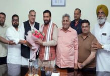 ਪੰਜਾਬ ਦੇ ਆੜ੍ਹਤੀਆਂ ਨੇ ਹਰਿਆਣਾ ਦੇ ਮੁੱਖ ਮੰਤਰੀ ਕੋਲ ਰੋਇਆ ਦੁਖੜਾ!