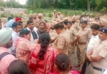 ਸਿੱਖਿਆ ਮੰਤਰੀ ਅਤੇ ਵਿੱਤ ਮੰਤਰੀ ਵੱਲੋਂ ਕੱਚੇ ਅਧਿਆਪਕਾਂ ਨੂੰ ਬਹਾਲੀ ਦੀ ਥਾਂ ਰੋਲਿਆ ਜਾ ਰਿਹੈ ਸੜਕਾਂ ‘ਤੇ