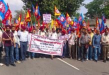 ਸੰਗਰੂਰ ‘ਚ ਗਰਜੇ ਅਧਿਆਪਕ: TET, ਸਿੱਖਿਆ ਨੀਤੀ ਅਤੇ ਪੁਰਾਣੀ ਪੈਨਸ਼ਨ ਦੇ ਮੁੱਦੇ ‘ਤੇ CM ਰਿਹਾਇਸ਼ ਵੱਲ ਕੀਤਾ ‘ਵਾਅਦਾ ਖਿਲਾਫੀ’ ਮਾਰਚ