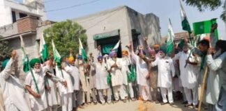 Farmers Protest: ਕਿਸਾਨਾਂ ਨੇ ਪੰਜਾਬ ਭਰ ‘ਚ ਸਾੜੇ ਭਾਜਪਾ ਅਤੇ ਗਵਰਨਰ ਦੇ ਪੁਤਲੇ