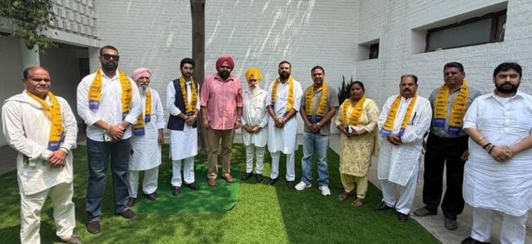 ਅਕਾਲੀ-ਭਾਜਪਾ ਨੂੰ ਲੱਗਿਆ ਜ਼ਬਰਦਸਤ ਝਟਕਾ; ਕਈ ਪ੍ਰਮੁੱਖ ਆਗੂ ਸੈਂਕੜੇ ਸਮਰਥਕਾਂ ਸਮੇਤ AAP ‘ਚ ਸ਼ਾਮਲ