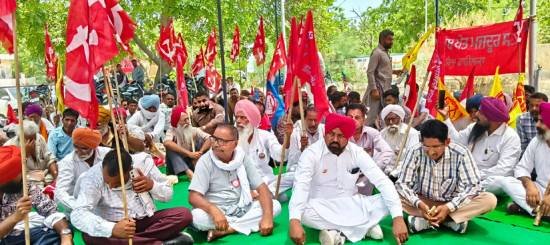 ਫਾਸ਼ੀਵਾਦੀ ਵਿਰੋਧੀ ਫਰੰਟ ਦੇ ਸੱਦੇ ‘ਤੇ DC ਦਫਤਰ ਸਾਹਮਣੇ ਦਿੱਤਾ ਗਿਆ ਰੋਸ ਧਰਨਾ