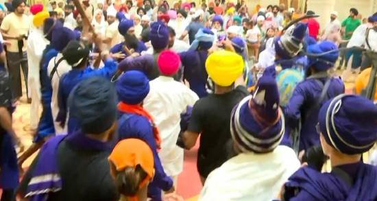 ਵੱਡੀ ਖ਼ਬਰ: ਗੁਰਦੁਆਰਾ ਸਿੰਘ ਸ਼ਹੀਦਾਂ ਸੋਹਾਣਾ ਵਿਖੇ ਅਚਾਨਕ ਮਾਹੌਲ ਹੋਇਆ ਤਣਾਅਪੂਰਨ; ਨਿਹੰਗ ਜਥੇਬੰਦੀਆਂ ਪਹੁੰਚੀਆਂ