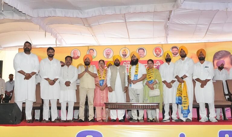 ਅਕਾਲੀ ਦਲ ਨੂੰ ਵੱਡਾ ਝਟਕਾ; ਸਾਬਕਾ ਵਿਧਾਇਕ ਸਾਥੀਆਂ ਸਮੇਤ AAP ‘ਚ ਸ਼ਾਮਲ